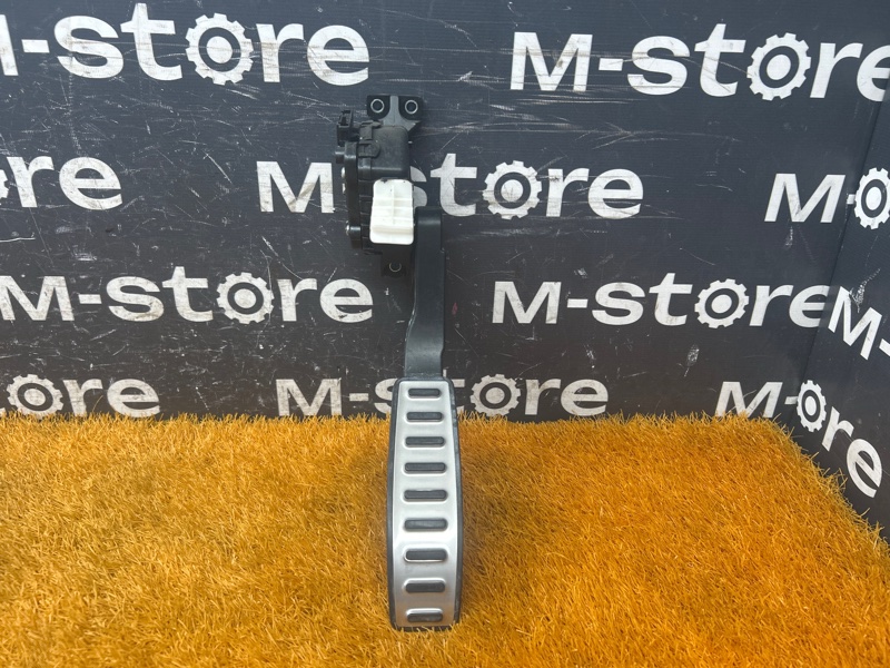 педаль газа, 1000 рублей, Красноярск