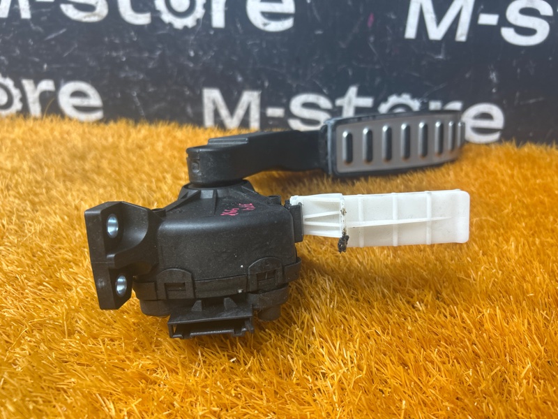 педаль газа, 1000 рублей, Красноярск