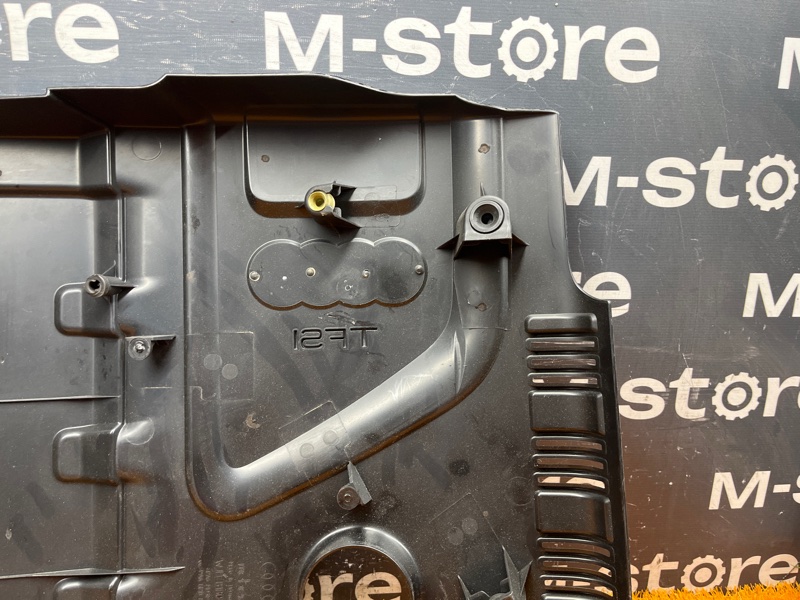 крышка двигателя, 2000 рублей, Красноярск