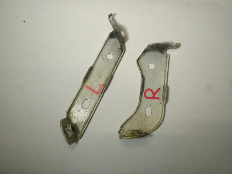 Кронштейн крыла, 500 рублей, Красноярск