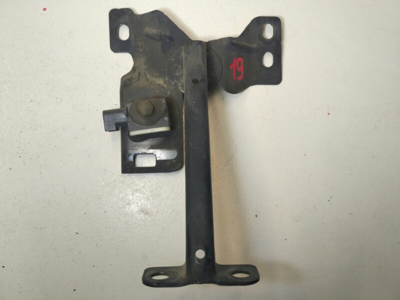 Кронштейн замка капота, 1200 рублей, Красноярск