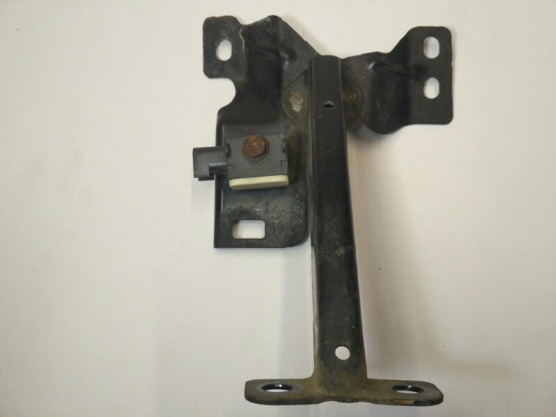 Кронштейн замка капота, 1200 рублей, Красноярск