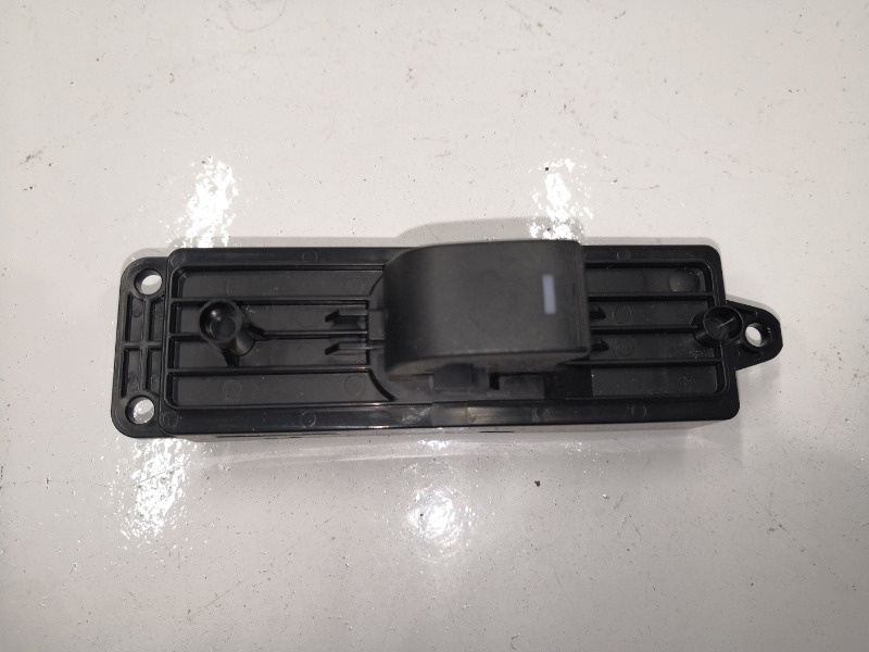 Кнопка стеклоподъемника, 1000 рублей, Красноярск