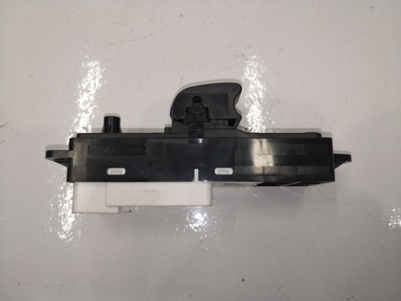 Кнопка стеклоподъемника, 1000 рублей, Красноярск