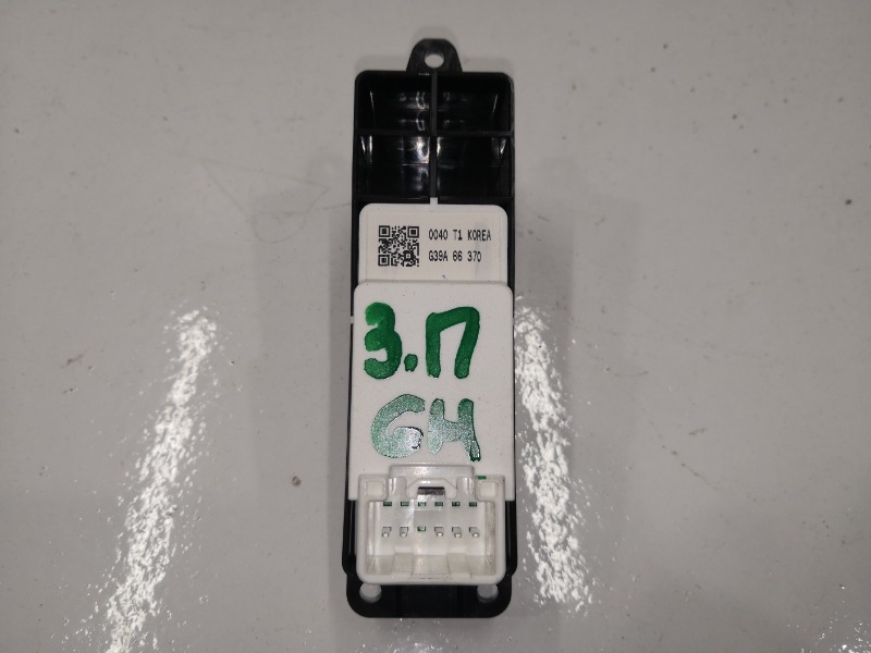 Кнопка стеклоподъемника, 1000 рублей, Красноярск