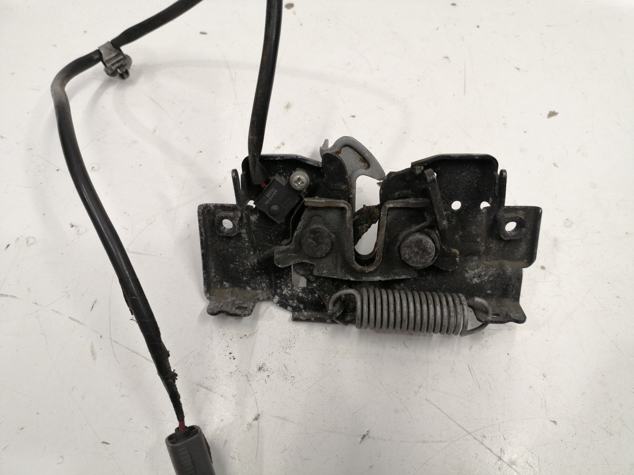 Замок капота, 1200 рублей, Красноярск