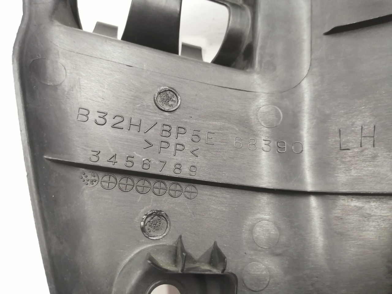 Накладка передней стойки, 500 рублей, Красноярск