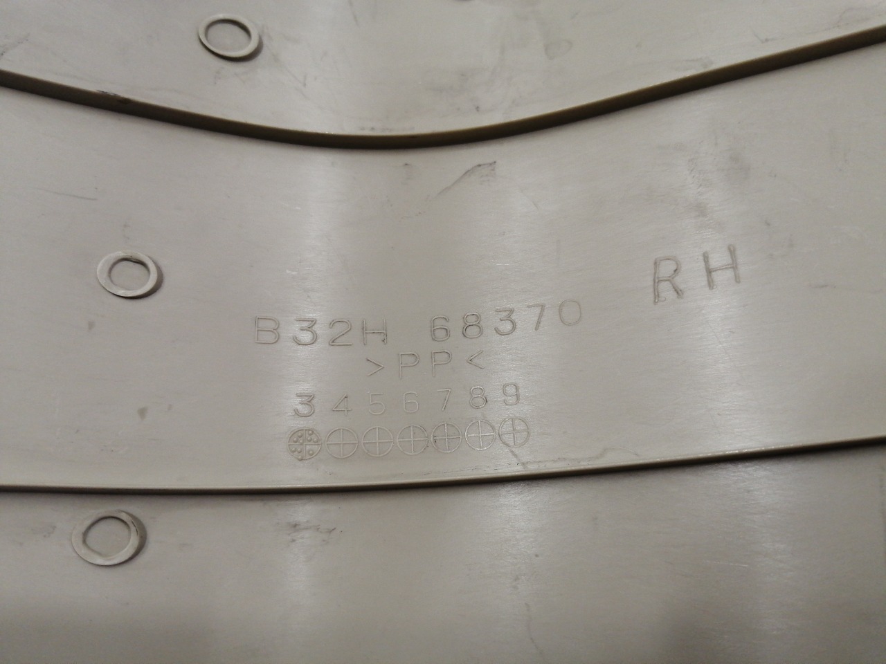 Накладка передней стойки, 500 рублей, Красноярск