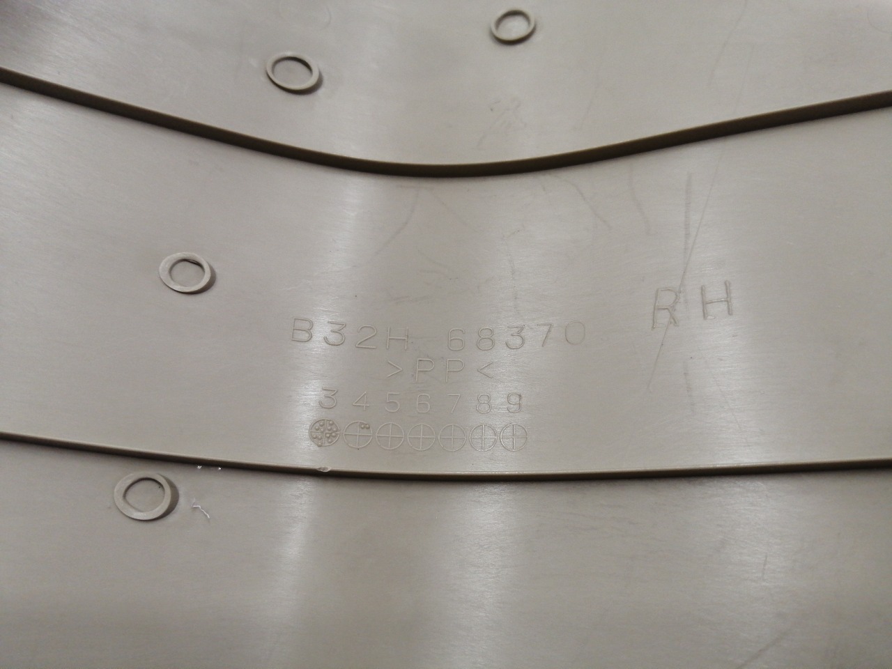 Накладка передней стойки, 500 рублей, Красноярск