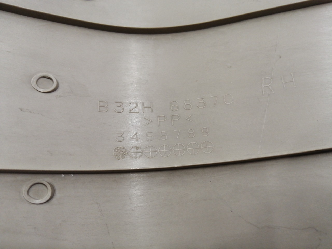 Накладка передней стойки, 500 рублей, Красноярск