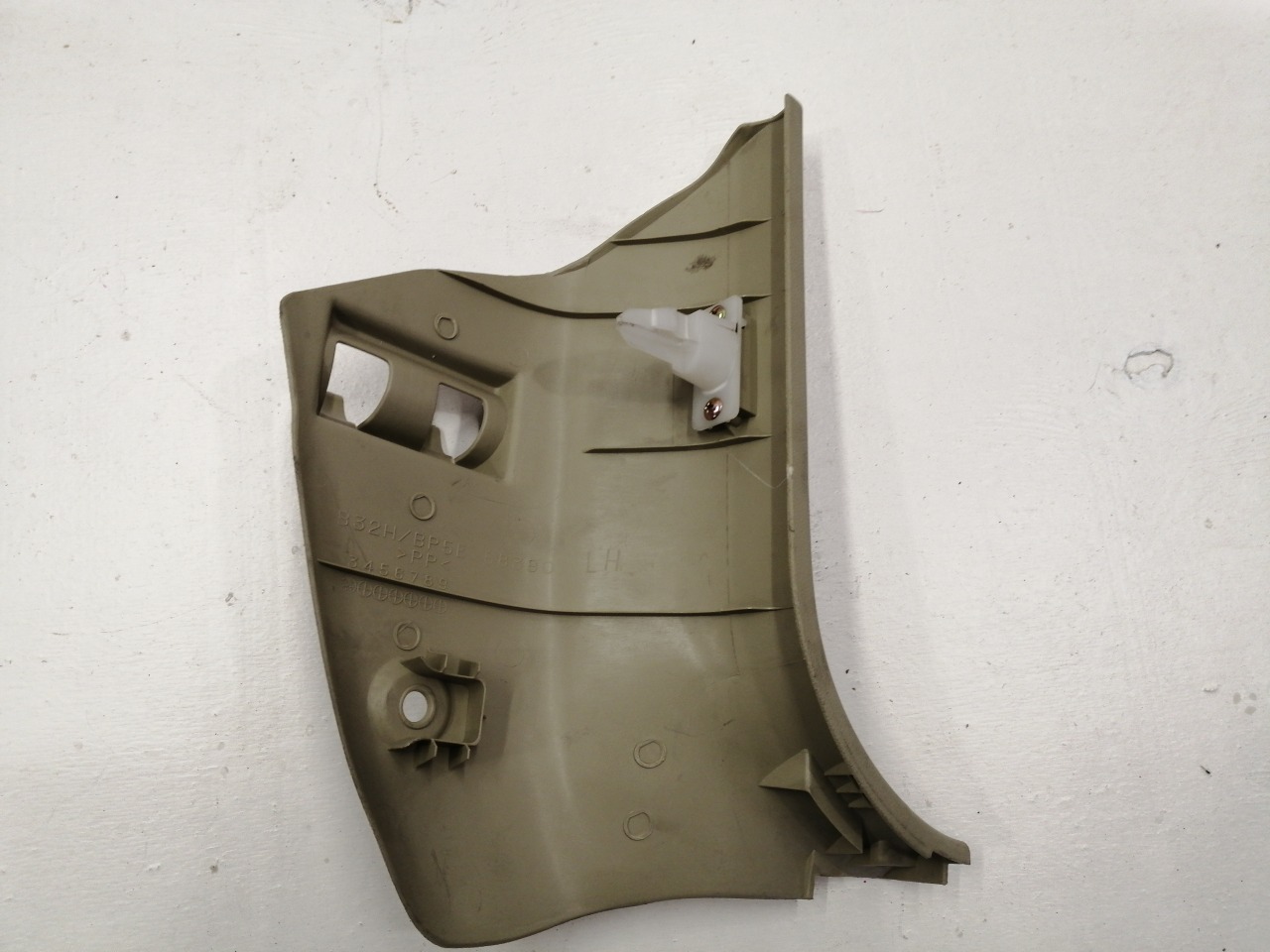 Накладка передней стойки, 500 рублей, Красноярск