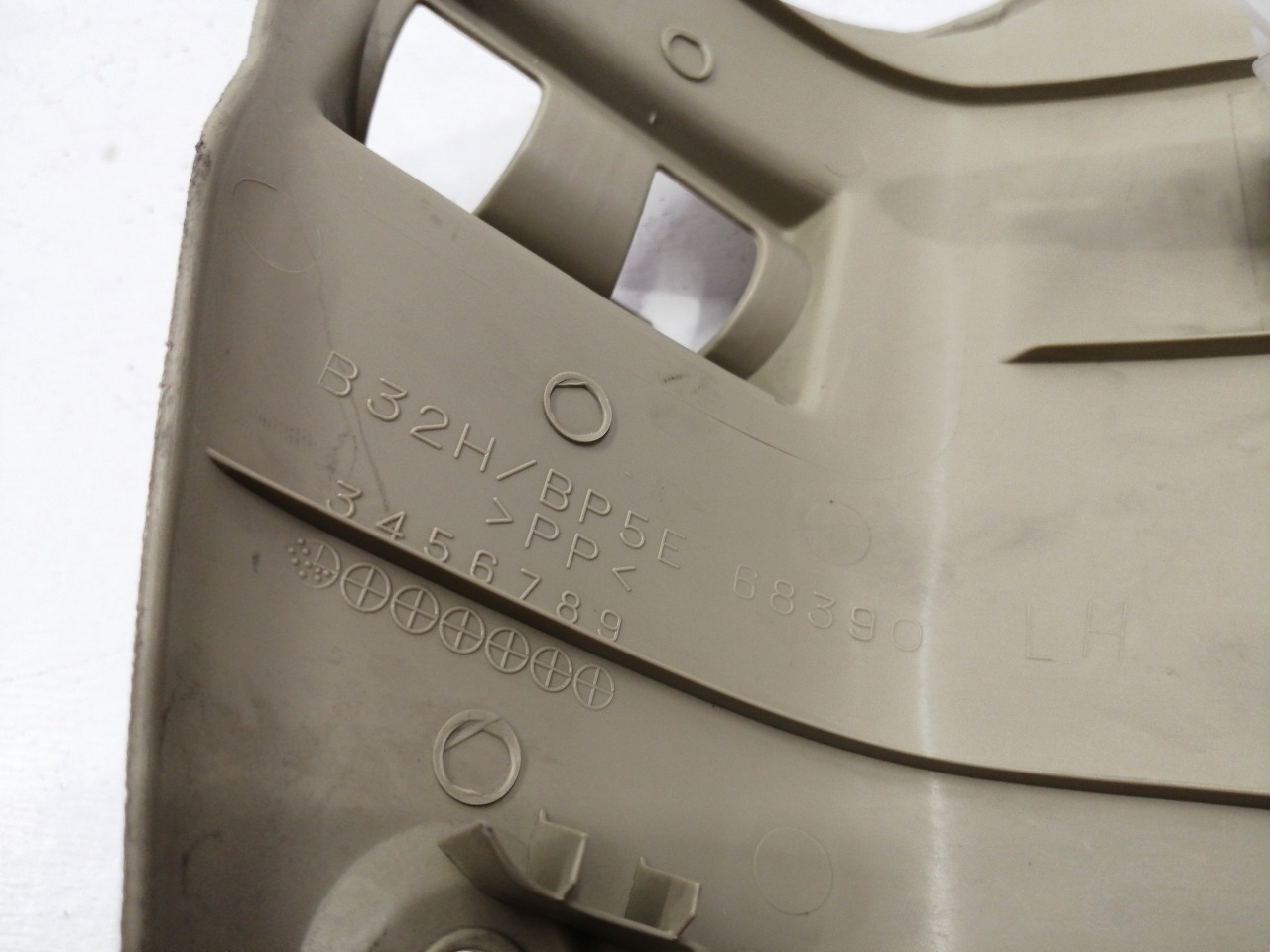 Накладка передней стойки, 500 рублей, Красноярск