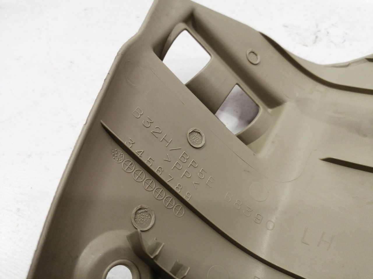 Накладка передней стойки, 500 рублей, Красноярск