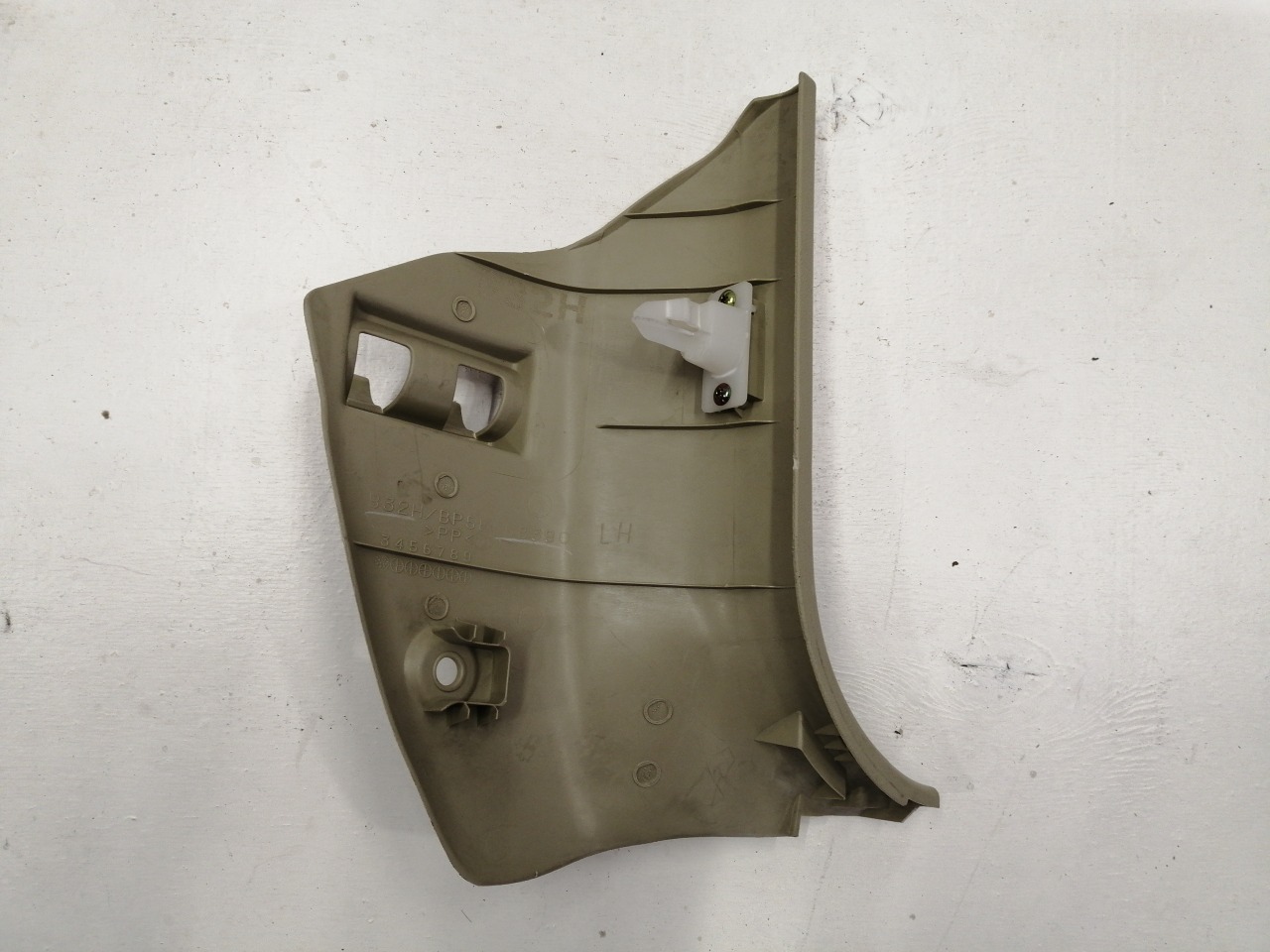 Накладка передней стойки, 500 рублей, Красноярск