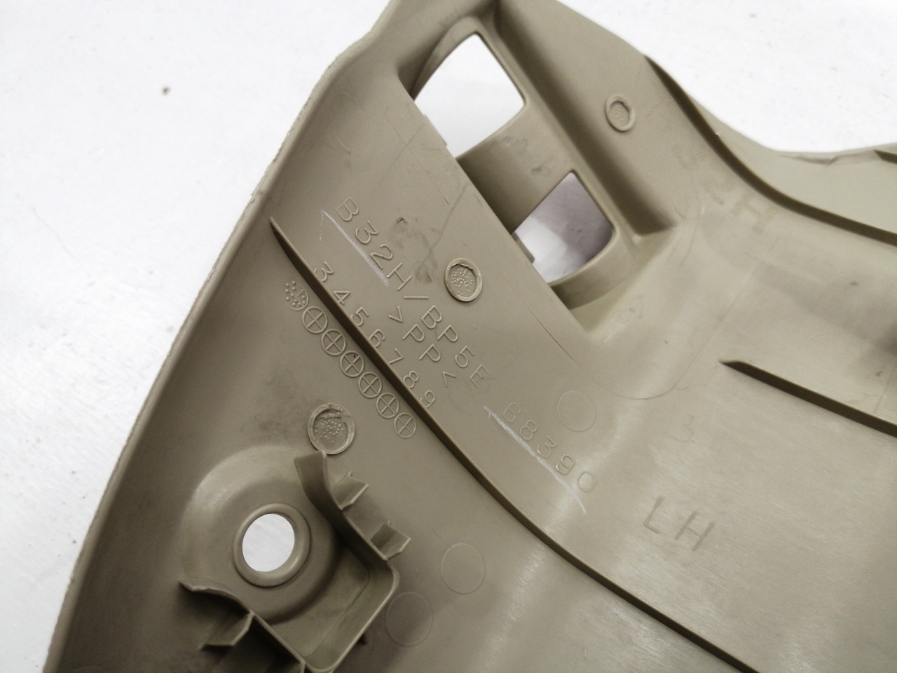 Накладка передней стойки, 500 рублей, Красноярск