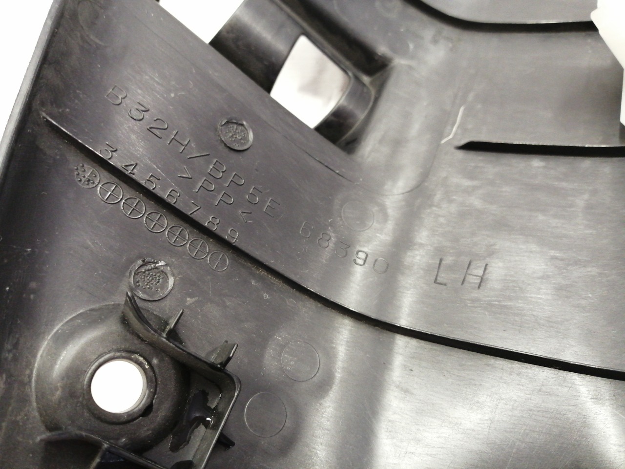 Накладка передней стойки, 500 рублей, Красноярск