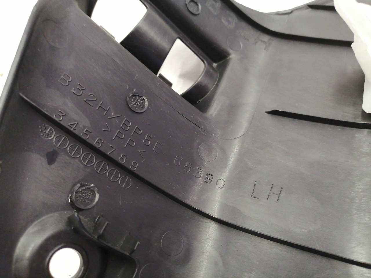 Накладка передней стойки, 500 рублей, Красноярск