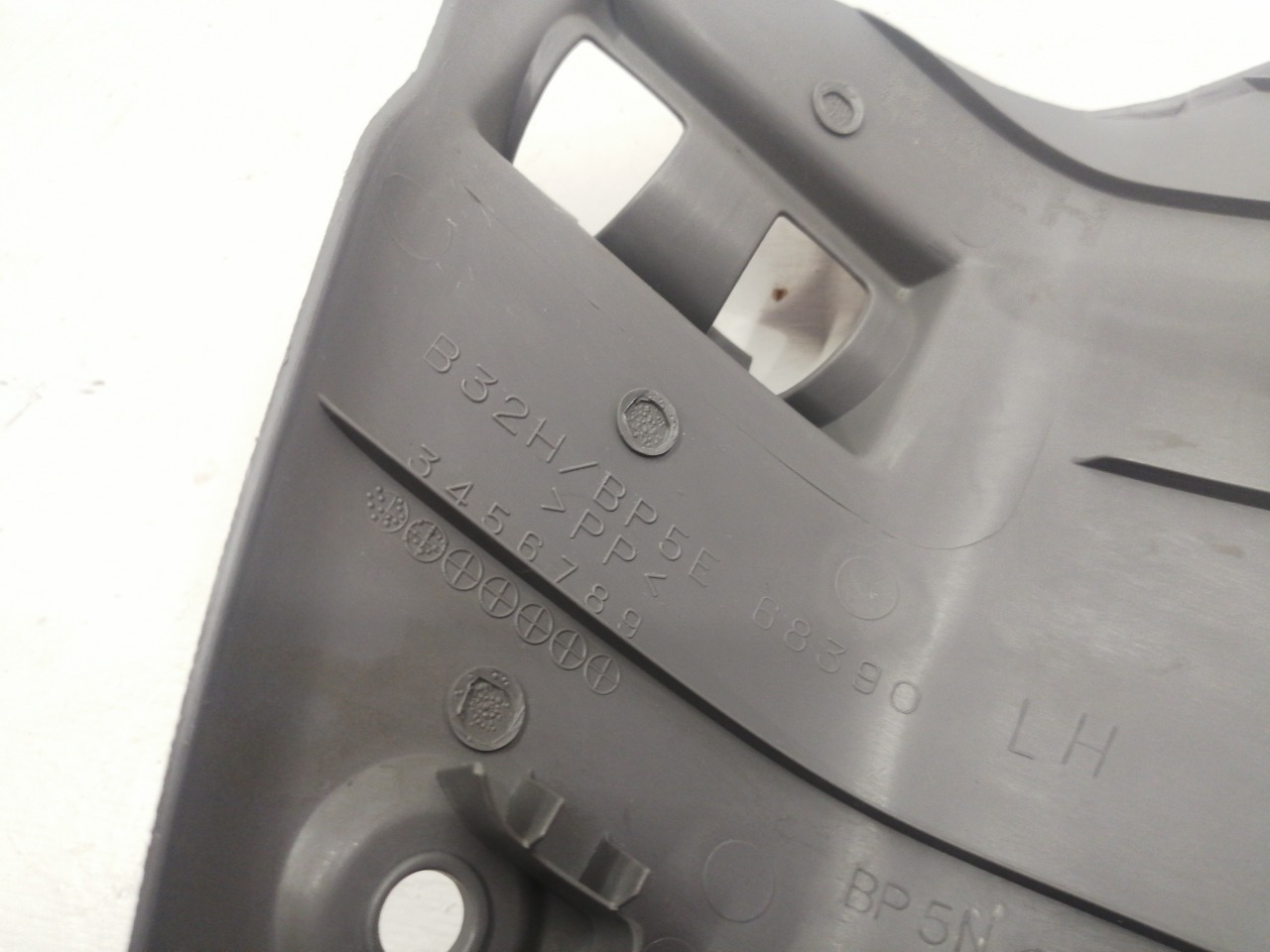 Накладка передней стойки, 500 рублей, Красноярск