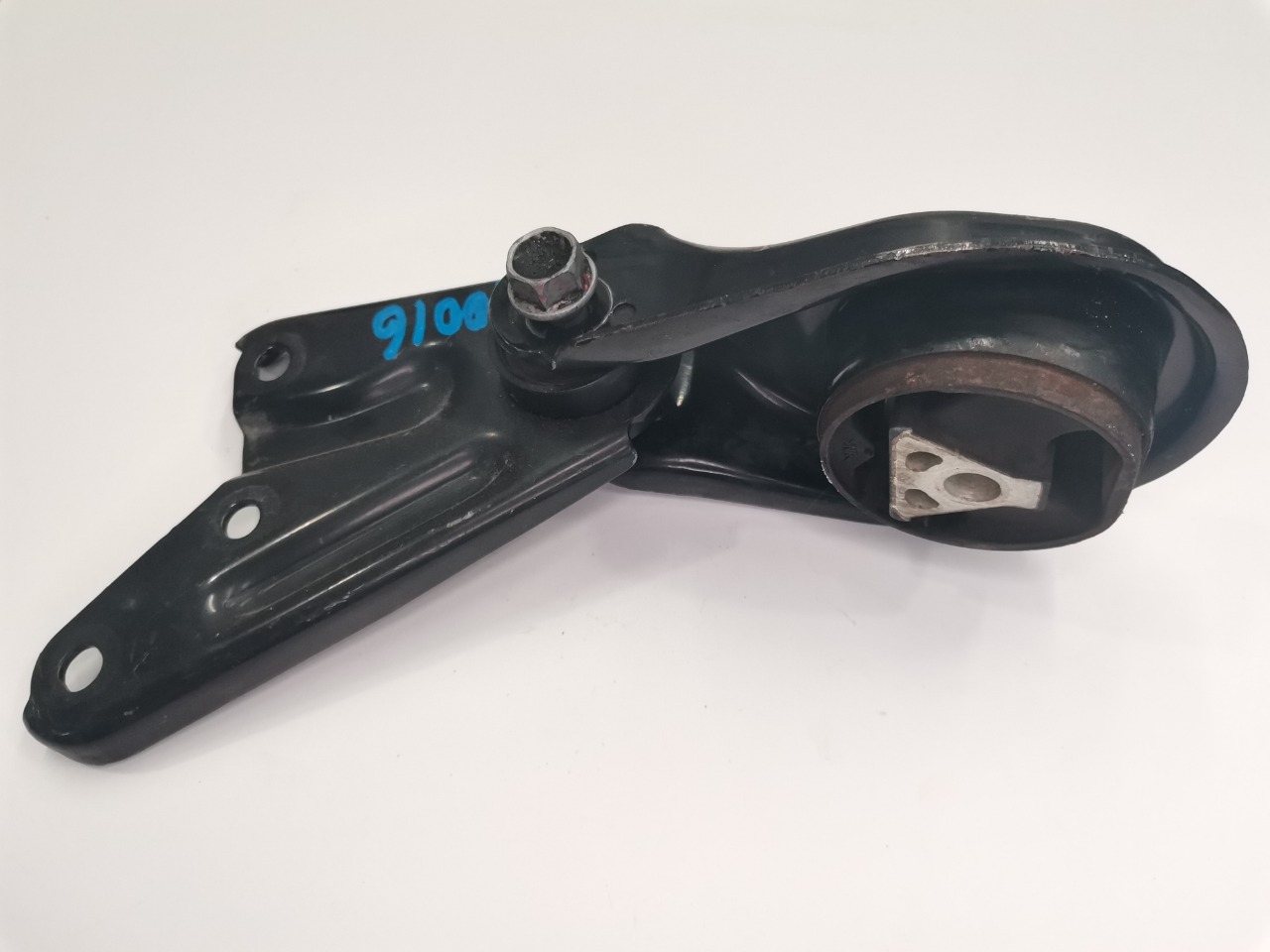 Болт опоры двигателя, 900 рублей, Красноярск