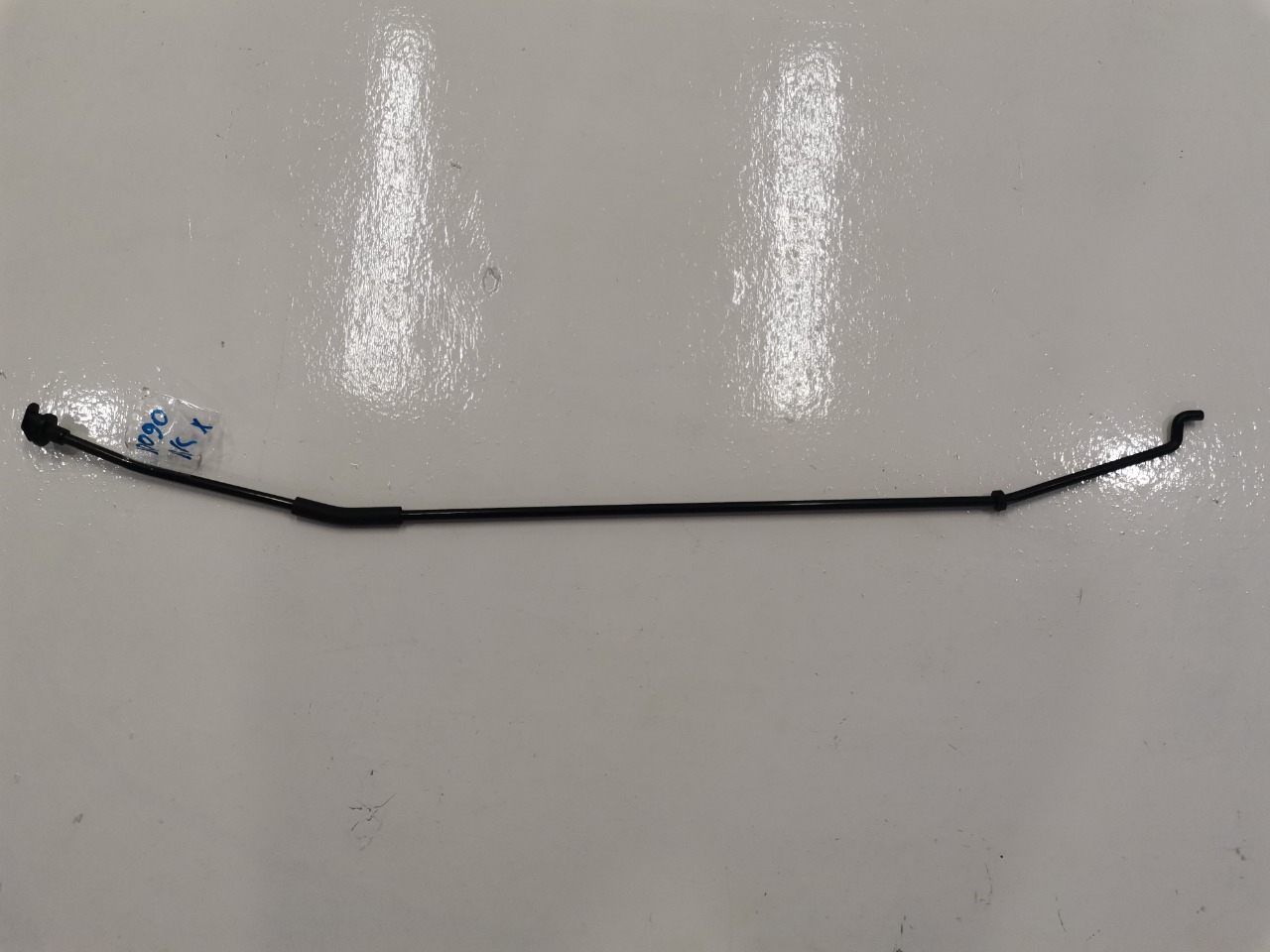 Упор капота, 600 рублей, Красноярск