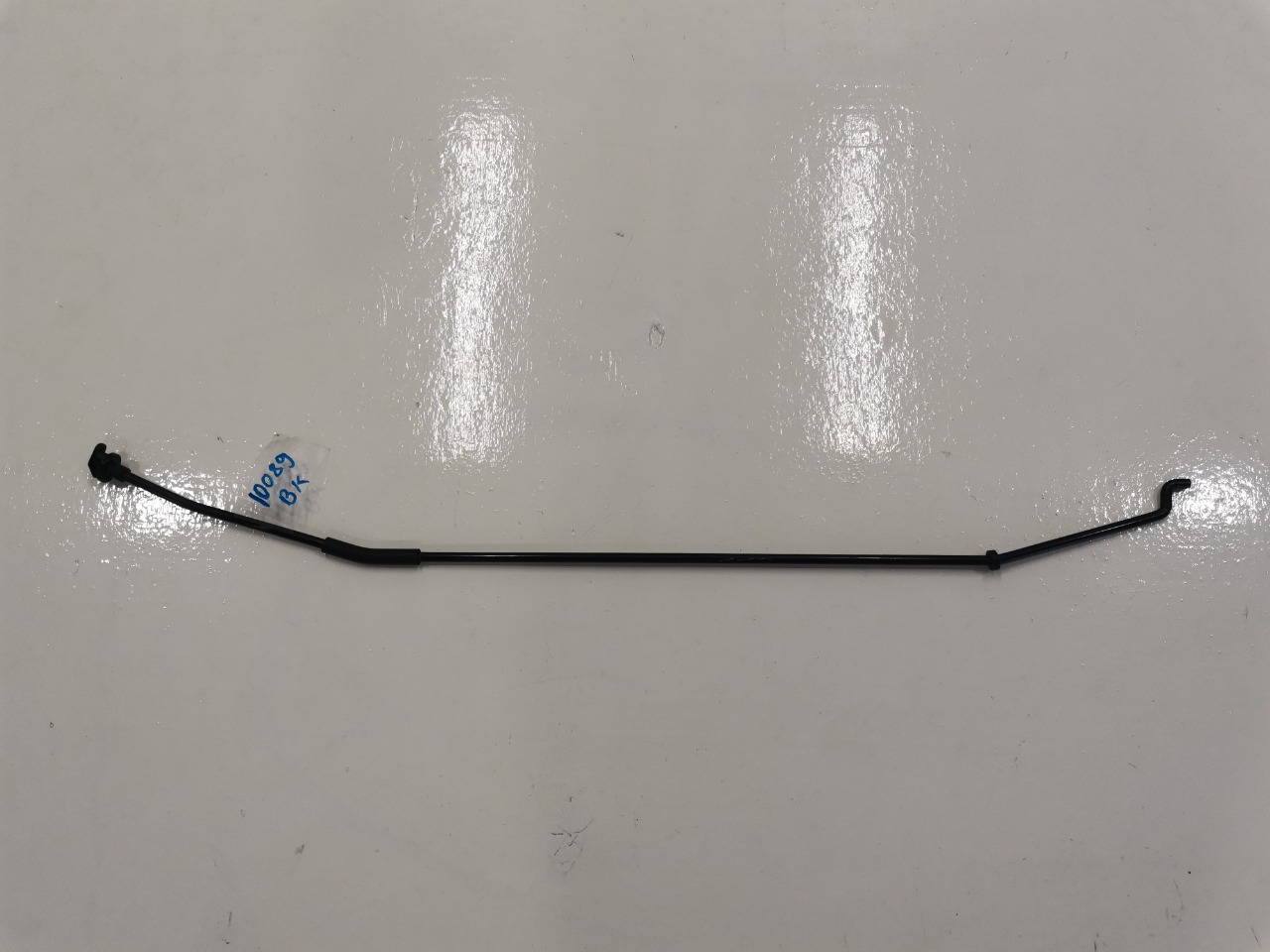 Упор капота, 600 рублей, Красноярск