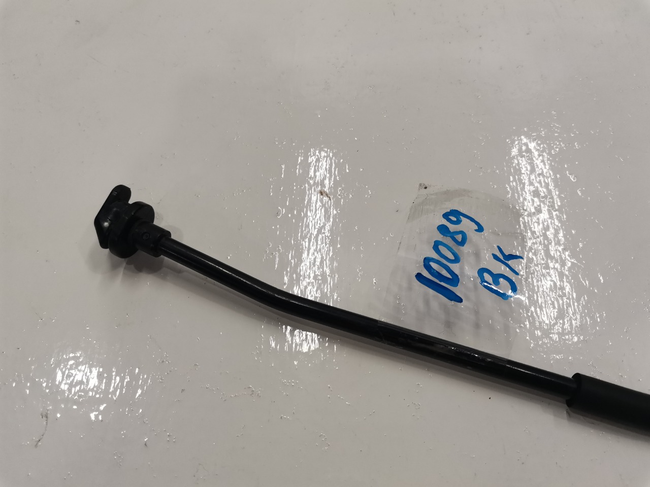 Упор капота, 600 рублей, Красноярск