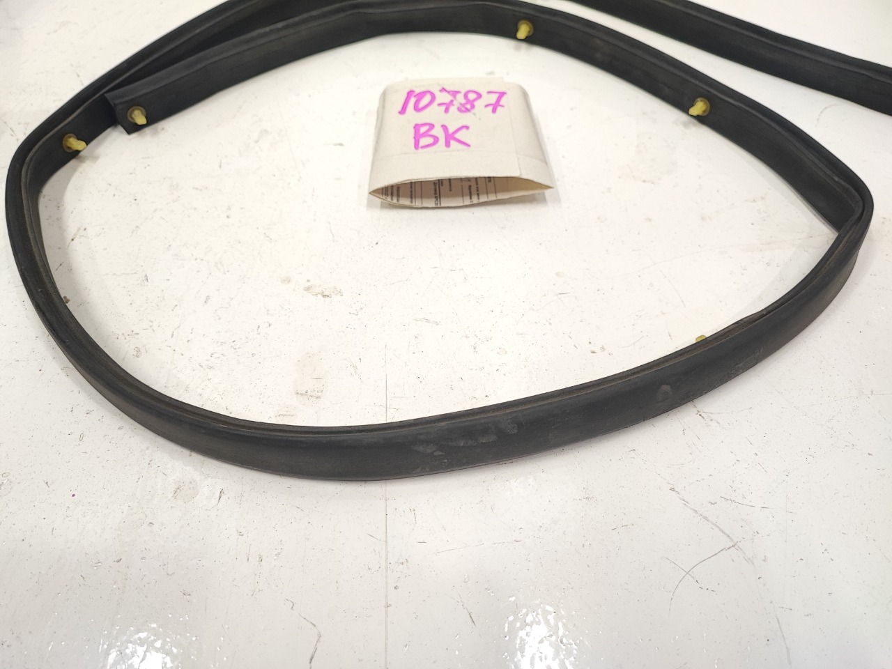 Уплотнитель капота, 1000 рублей, Красноярск