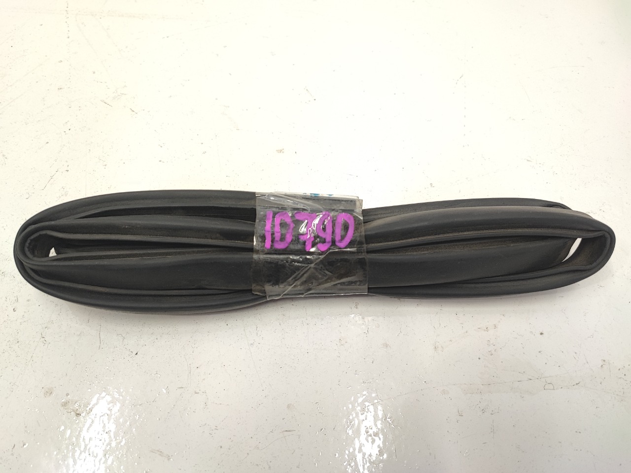 Уплотнитель капота, 1000 рублей, Красноярск