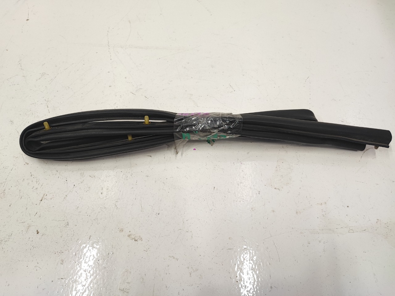 Уплотнитель капота, 1000 рублей, Красноярск