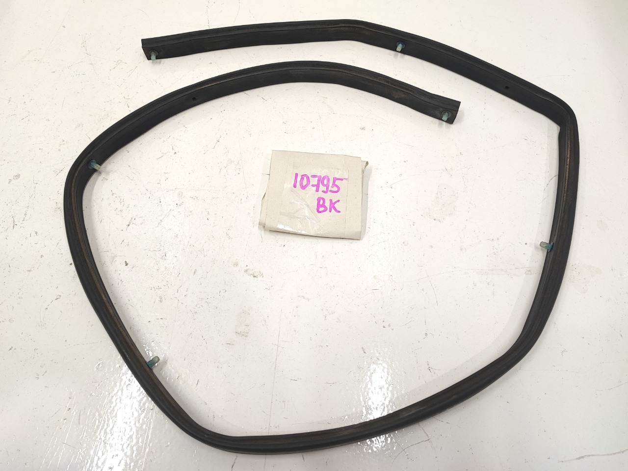 Уплотнитель капота, 1000 рублей, Красноярск