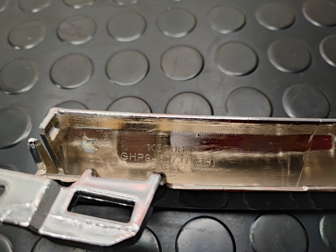 Молдинг решетки радиатора, 3100 рублей, Красноярск