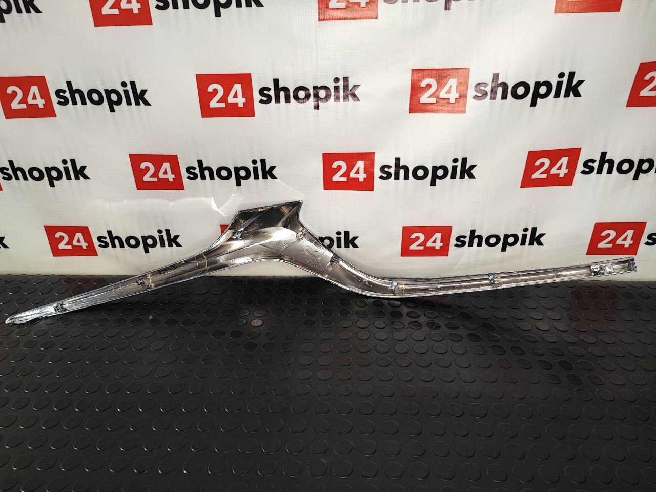 Молдинг решетки радиатора, 4600 рублей, Красноярск