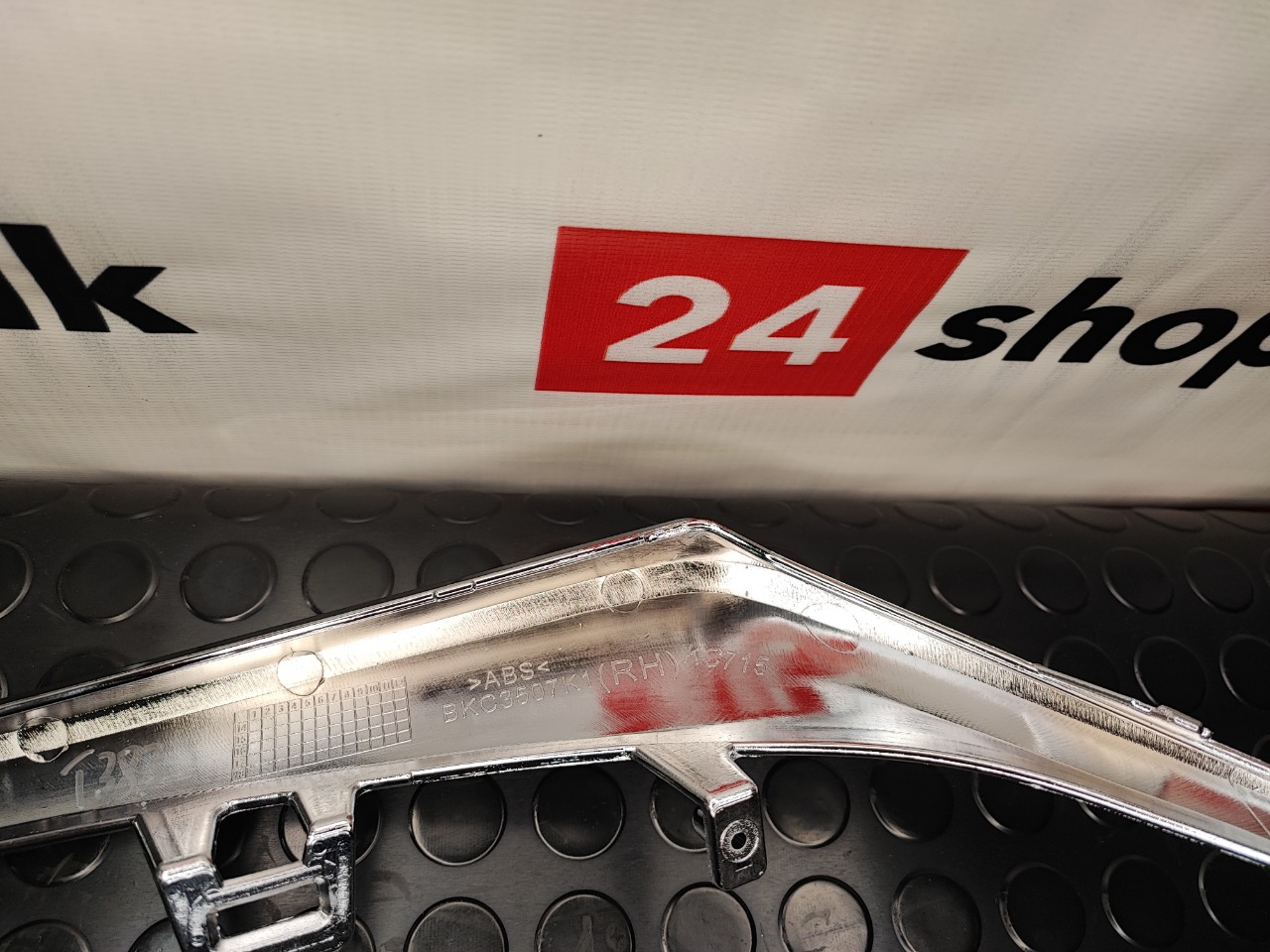 Молдинг решетки радиатора, 2500 рублей, Красноярск