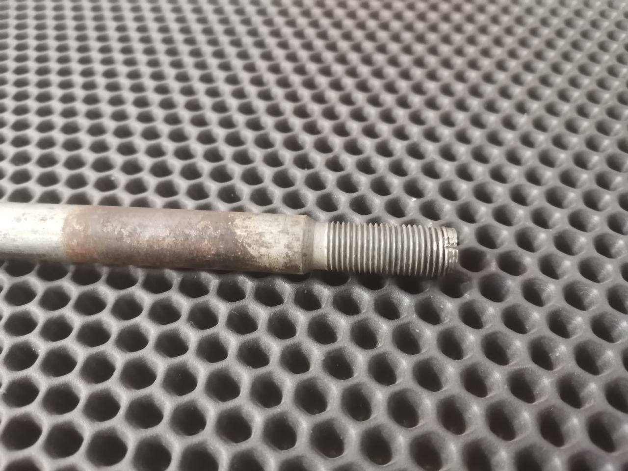 Болт подвески, 1000 рублей, Красноярск