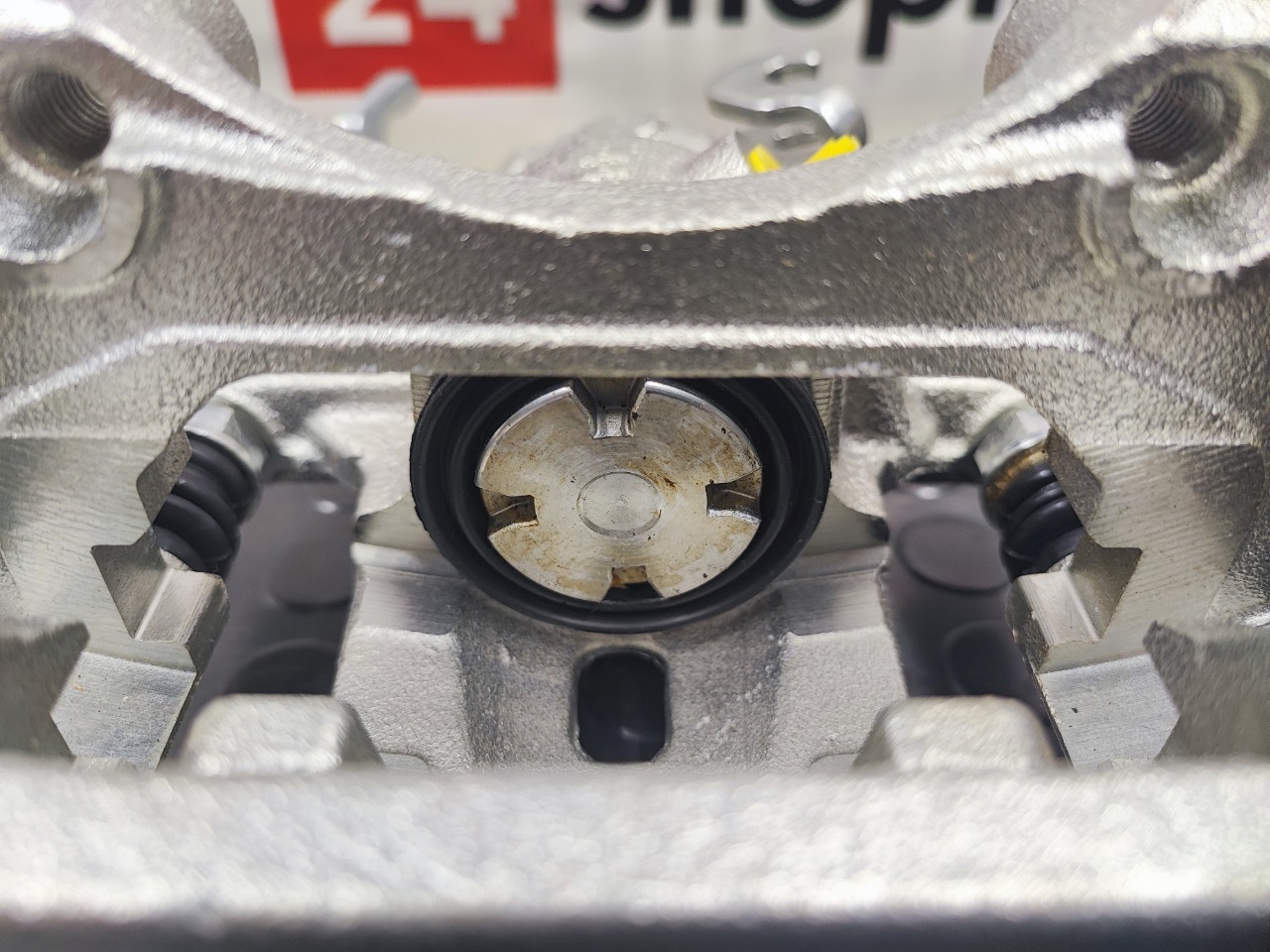 Суппорт тормозной, 8300 рублей, Красноярск