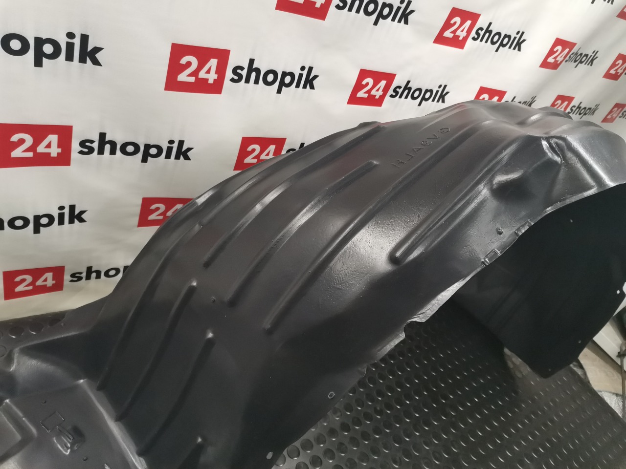 Подкрылок, 2000 рублей, Красноярск