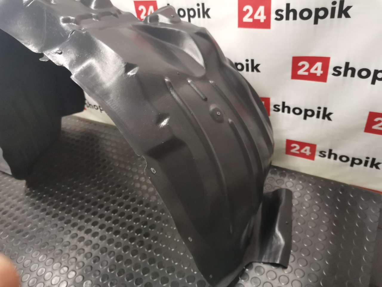 Подкрылок, 2000 рублей, Красноярск