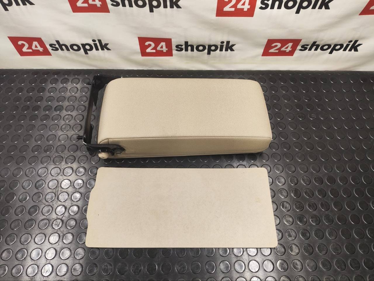 подлокотник заднего сидения, 1000 рублей, Красноярск