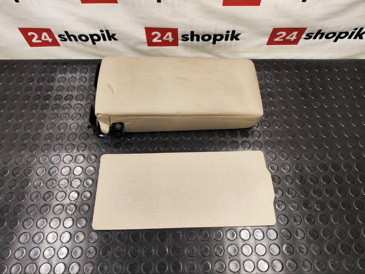 подлокотник заднего сидения, 1000 рублей, Красноярск