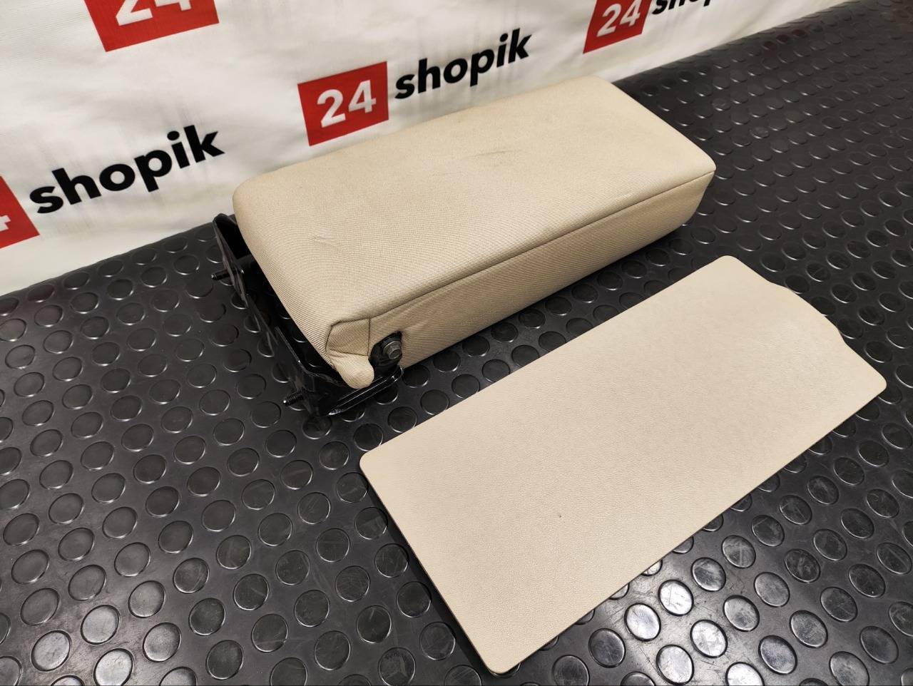 подлокотник заднего сидения, 1000 рублей, Красноярск