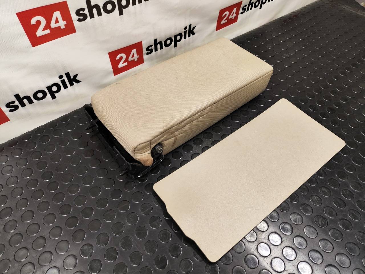 подлокотник заднего сидения, 1000 рублей, Красноярск