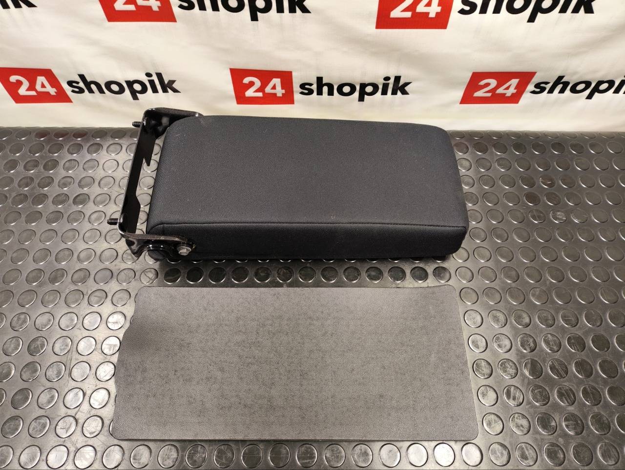 подлокотник заднего сидения, 1500 рублей, Красноярск