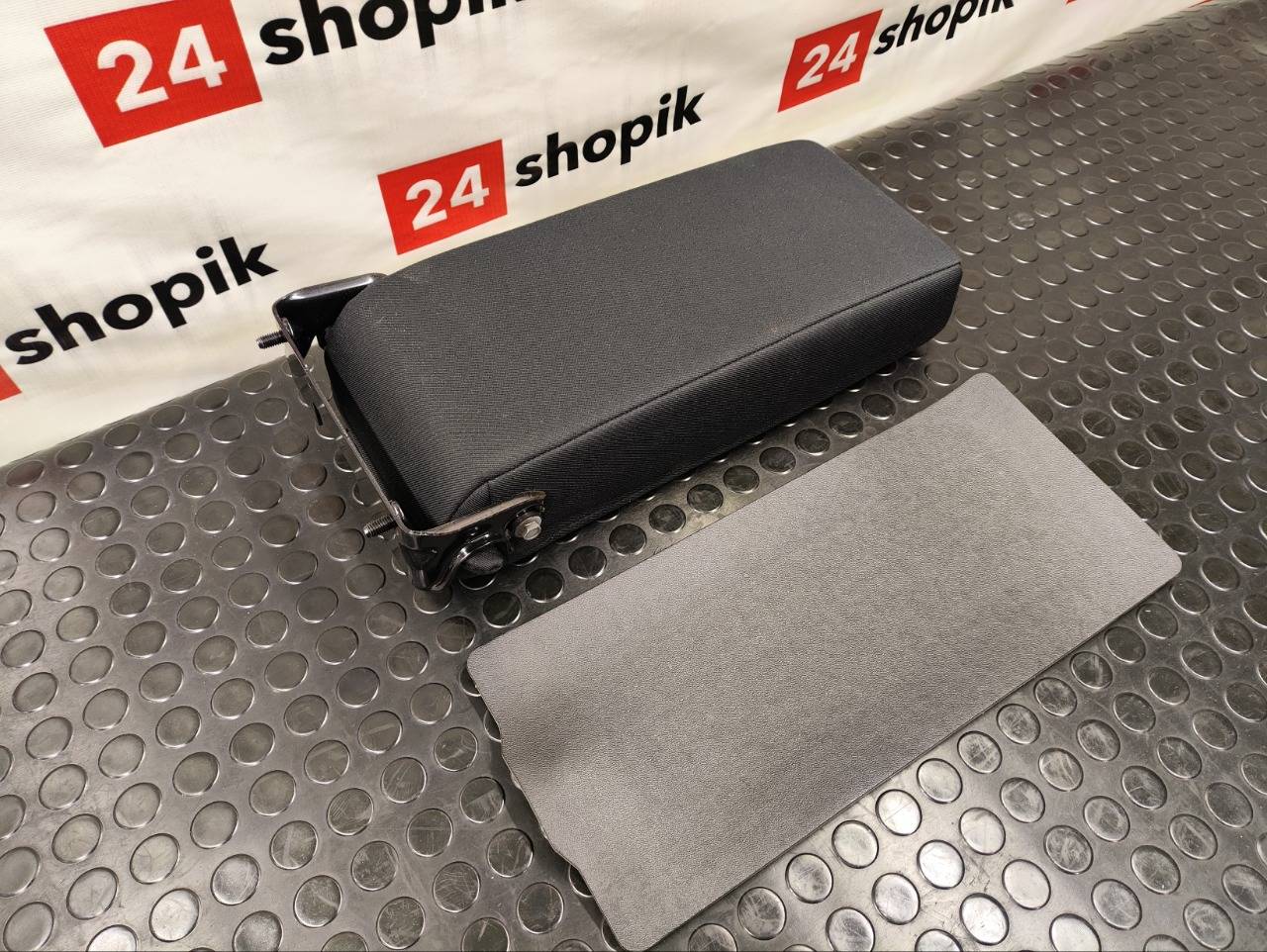 подлокотник заднего сидения, 1500 рублей, Красноярск