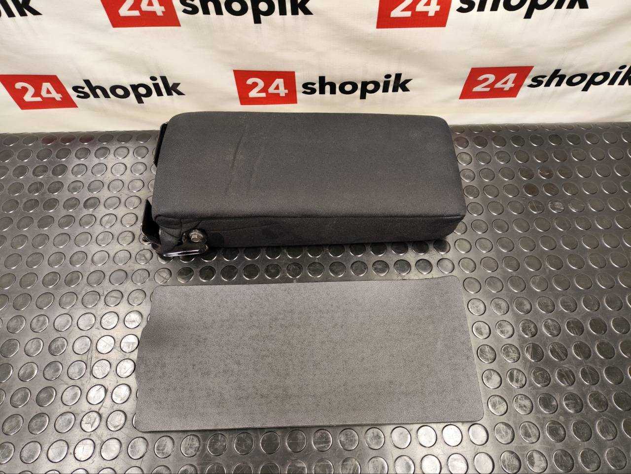 подлокотник заднего сидения, 1500 рублей, Красноярск