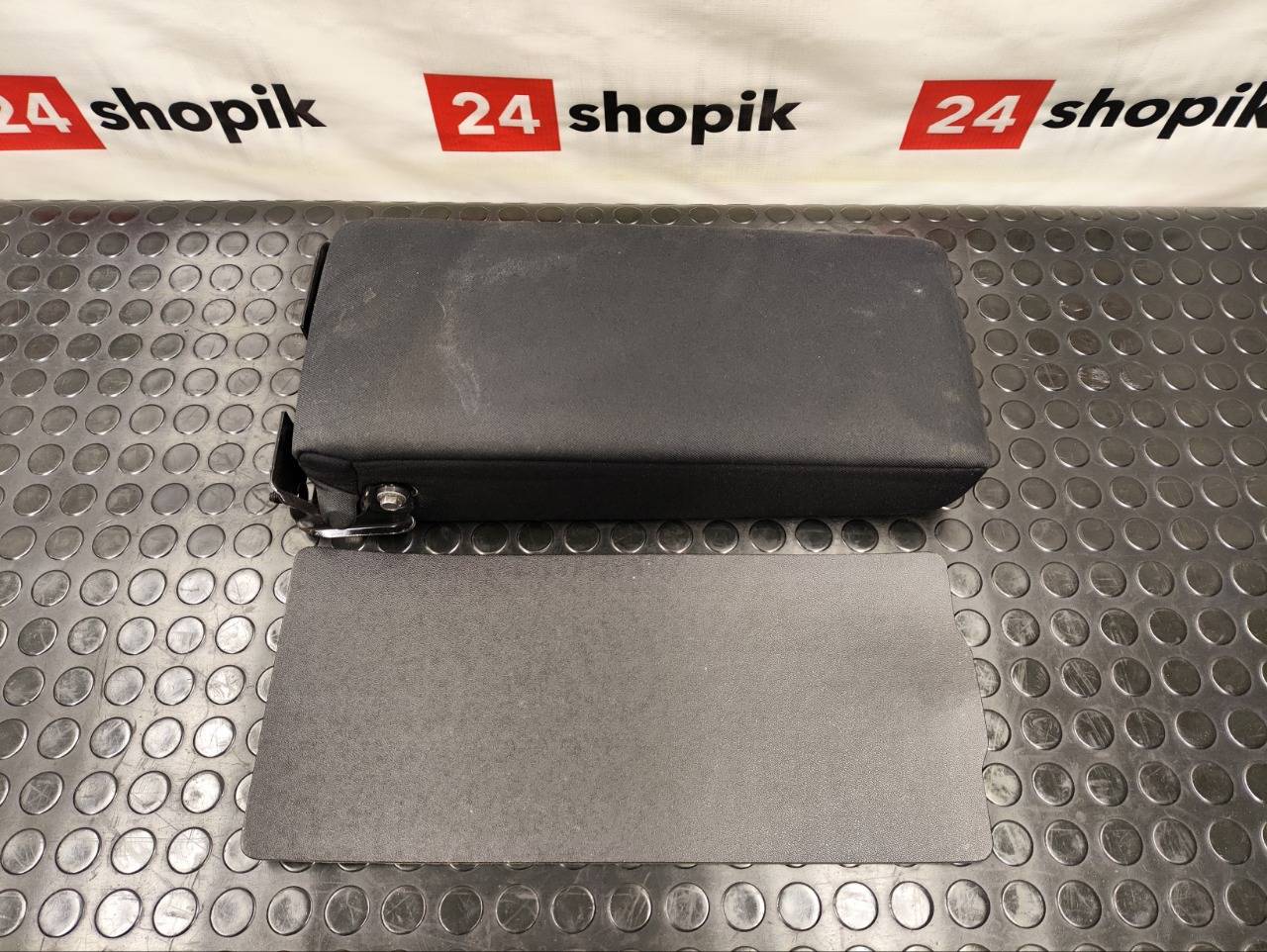 подлокотник заднего сидения, 1500 рублей, Красноярск