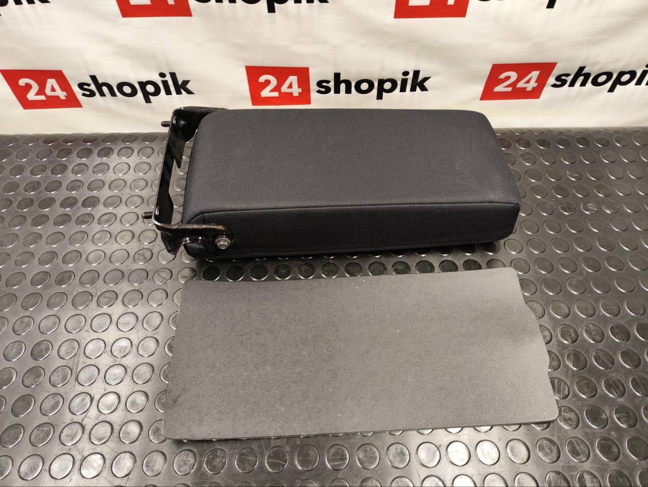 подлокотник заднего сидения, 1500 рублей, Красноярск