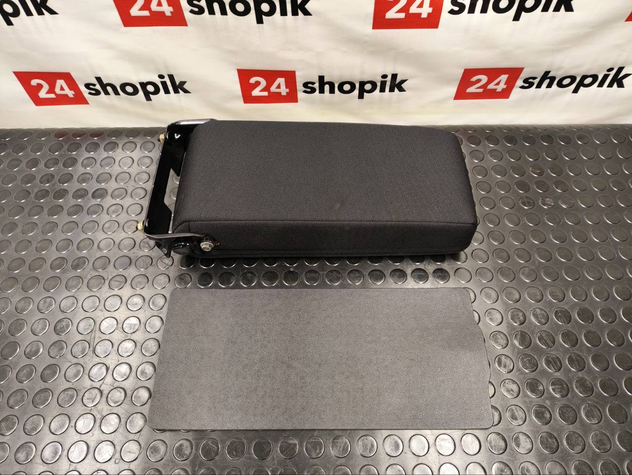 подлокотник заднего сидения, 1500 рублей, Красноярск