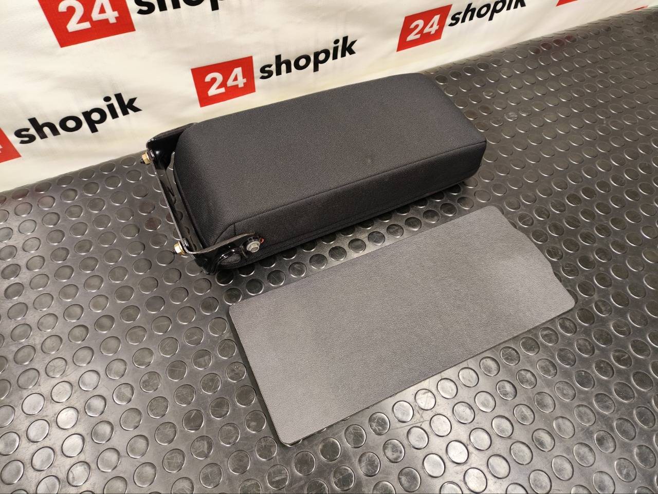 подлокотник заднего сидения, 1500 рублей, Красноярск