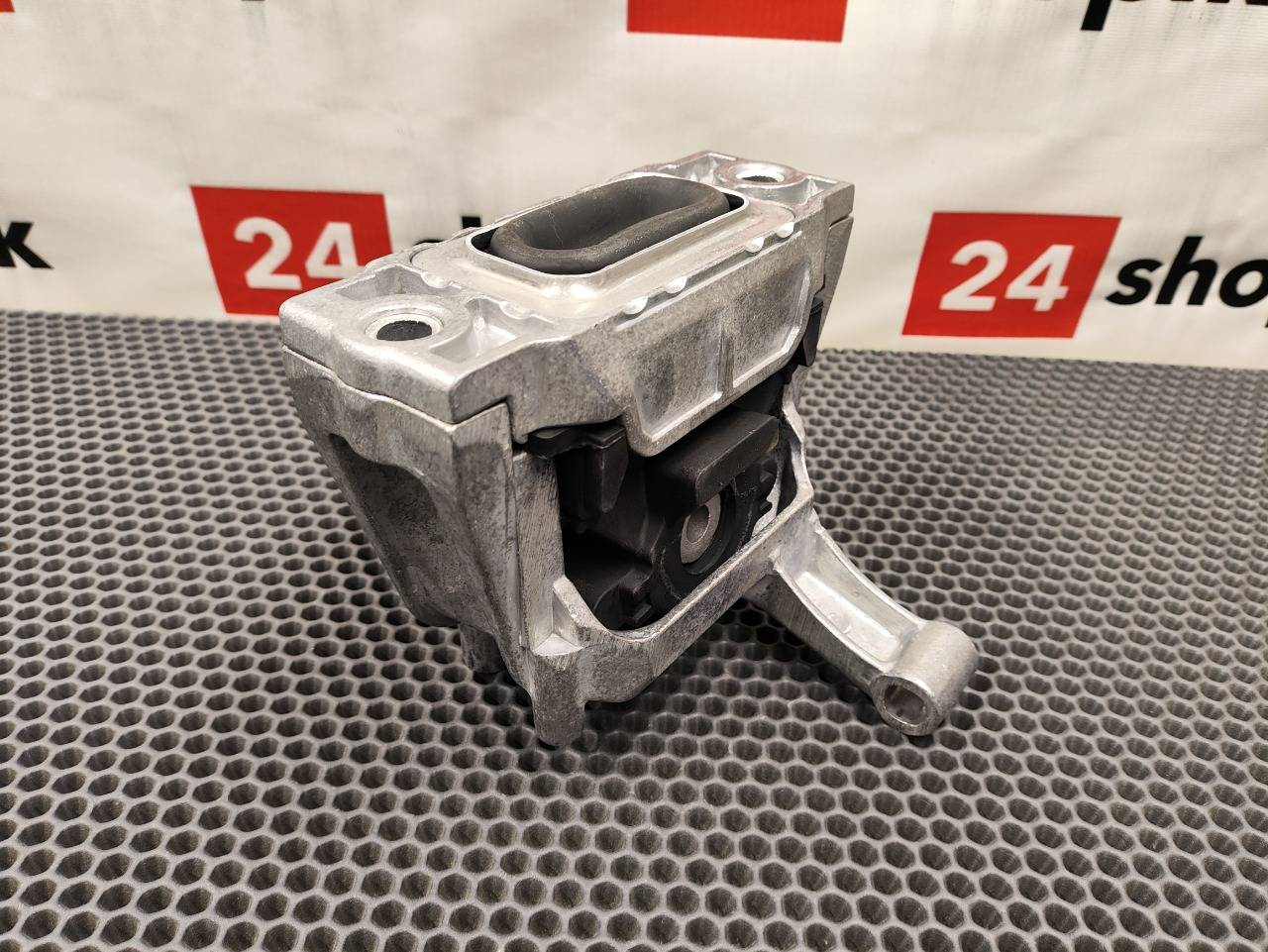 Опора двигателя, 6100 рублей, Красноярск