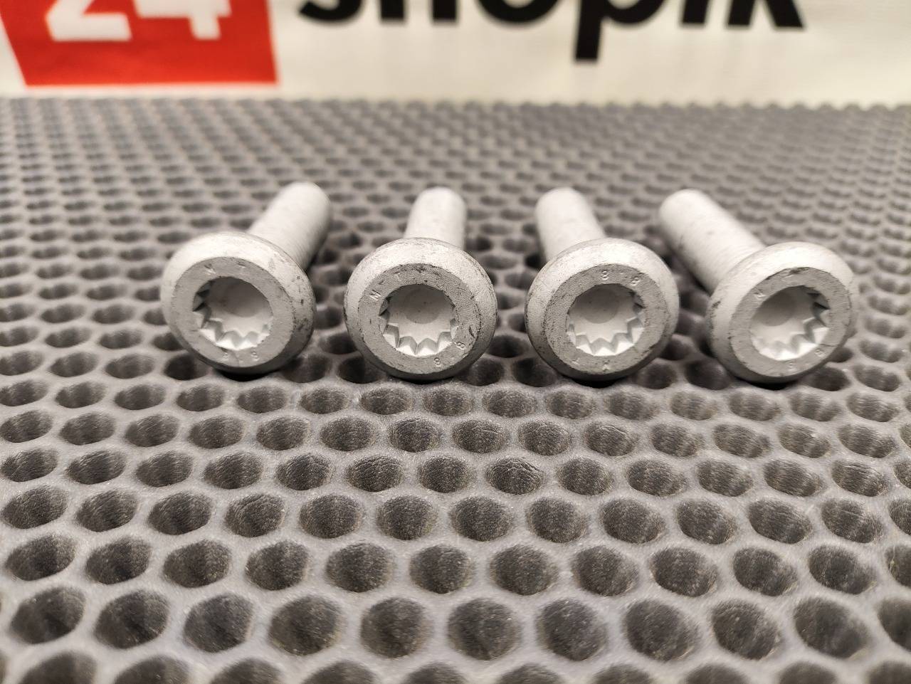 Болт ступицы, 1700 рублей, Красноярск